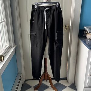 Women’s Figs Black Jogger scrub pants medium.